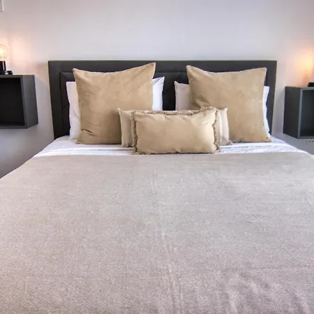 Phaedrus Living: Seaside Luxury Flat Athina 117 Apartment