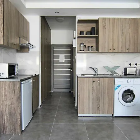 Phaedrus Living: Seaside Luxury Flat Athina 117 شقة